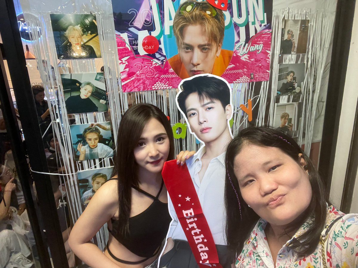 jjenji_j's tweet photo. สนุกมากค่ะวันนี้ 🎂🙏🏻😍💚 #got7thsupport #JacksonWang #hbdjacksonwang https://t.co/lrBtzP9etW