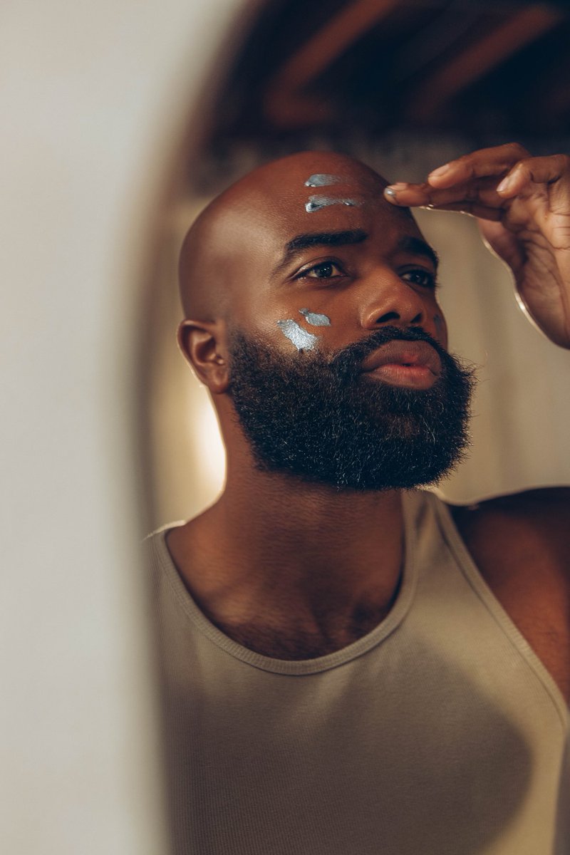 EAGrooming's tweet photo. Men's skin exfoliation: buff away the old, reveal the new 🌊🙌🏾 https://t.co/gLR0N1Tx2B