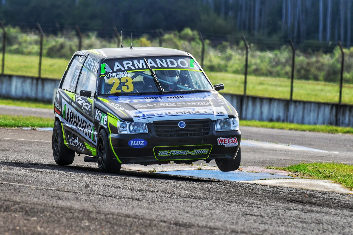 🔝 Los destacados del #TPenConcordia 

C3) <a href="/GrinoveroRally/">Favio Grinovero</a> avanzó 32 posiciones y finalizó 14° 
C2) Ezequiel Bosio avanzó 29 posiciones y finalizó 14°
C1) Nahuel Latapie avanzó 32 posiciones y finalizó 13° 

#TurismoPista