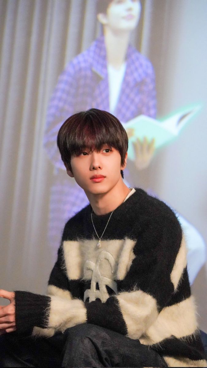 mmyyshanr's tweet image. younger boy, older girl

park jisung au by mmyyshanr