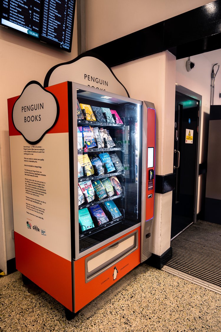 The geniuses at <a href="/ExeterCityofLit/">Exeter City of Literature</a> have only gone and brought Sir Allen Lane's 'Penguincubator' to actual life! 

exetercityofliterature.com/current-projec…