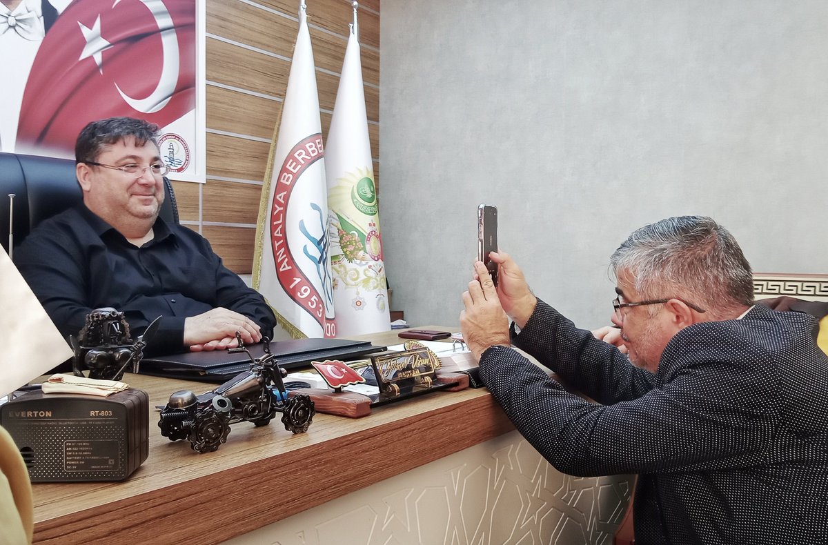 nizammetin007's tweet image. Başkan #ipone yapmış. 
Ben kenara çekildim gari @mehmetbayrak07