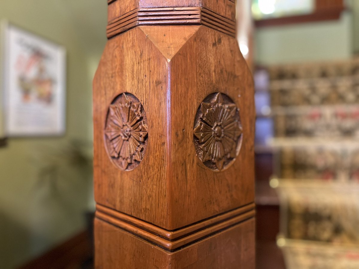 pullman402's tweet photo. Here's the newel post at our Welcome Center at 605 East 111th Street in #Pullman. Newels are the anchor of a stairway &amp; help bear the weight of the rest of the stairway. We’ll be open during National Park Week starting April 22. #GildedAge #Chicago #Mansion https://t.co/6QJbrpEesg