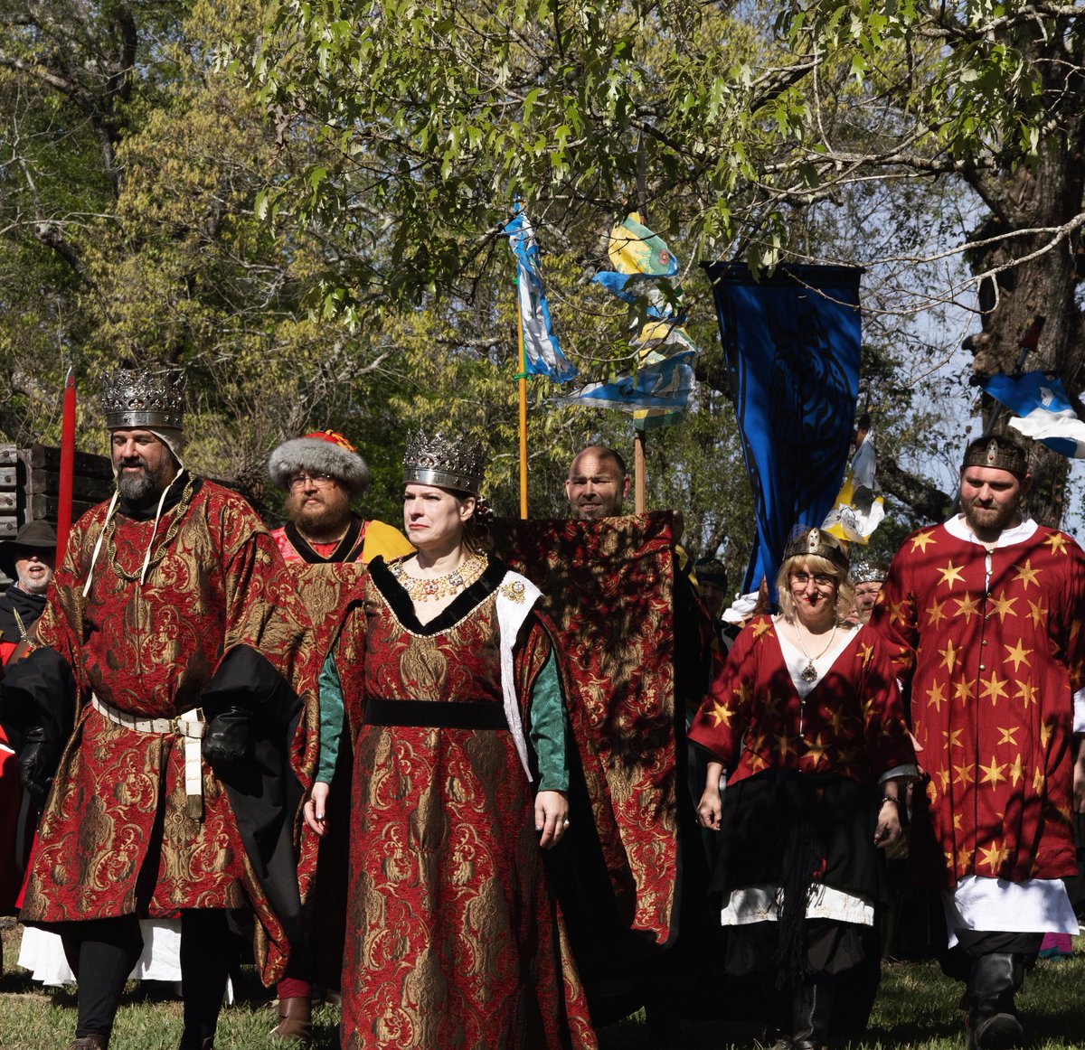 Their Majesties Ansteorra and Their Highnesses Vindheim (and Her Majesty’s sleeves) looking exceptionally regal at Gulf War 2023 Opening Ceremonies.

#mySCA #ansteorra #vindheim #GulfWar2023