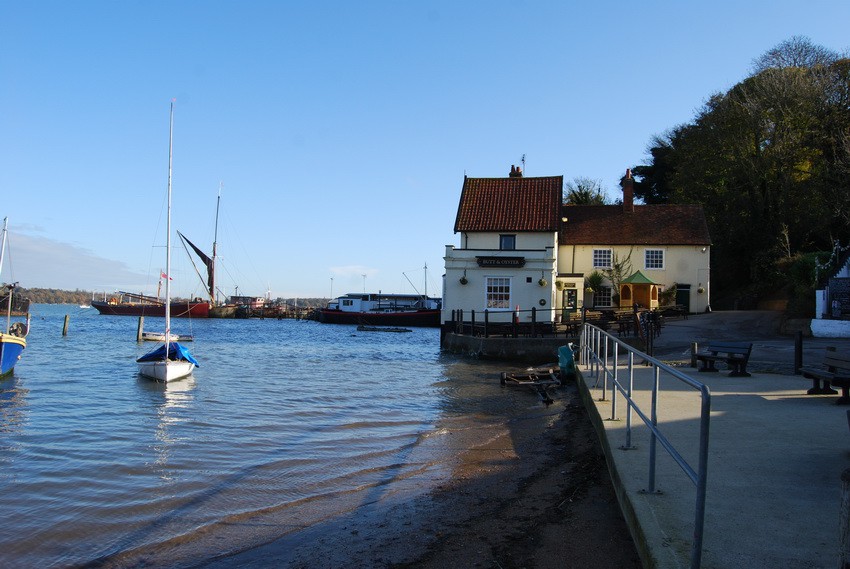 TheSuffolkMan's tweet image. Delightful #PinMill #Chelmondiston #Suffolk #RiverOrwell