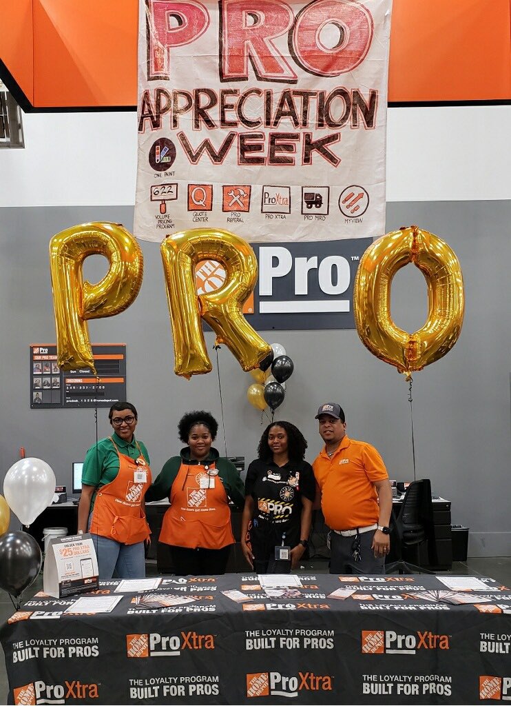 TheLowerHeights's tweet photo. Pro &amp; Rental Associates Appreciation day! We thank every single associate in D42/78 for all your hard work and dedication to our store &amp; the company. 🛠️ #proappreciationweek https://t.co/niZmI0ysZt
