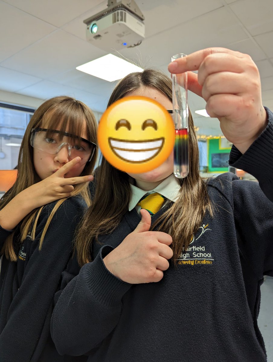 LucyRapps's tweet photo. Always love a bit of Rainbow Fizz for neutralisation reactions with year 7 @FHSBristol https://t.co/j55PgfQNei