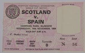 #UEFAEUROQualifiers La última vez que Escocia 🏴󠁧󠁢󠁳󠁣󠁴󠁿derrotó a España 🇪🇸fue en 1984, por las Eliminatorias para #Mexico86
Fue 3 a 1👉Mo Johnston⚽️⚽️ y Kenny Daglish.
Grandes leyendas jugaron (Leighton, Butragueño, Souness, Camacho, McLeish).
🧐Ambos llegaron a la cita mundialista.