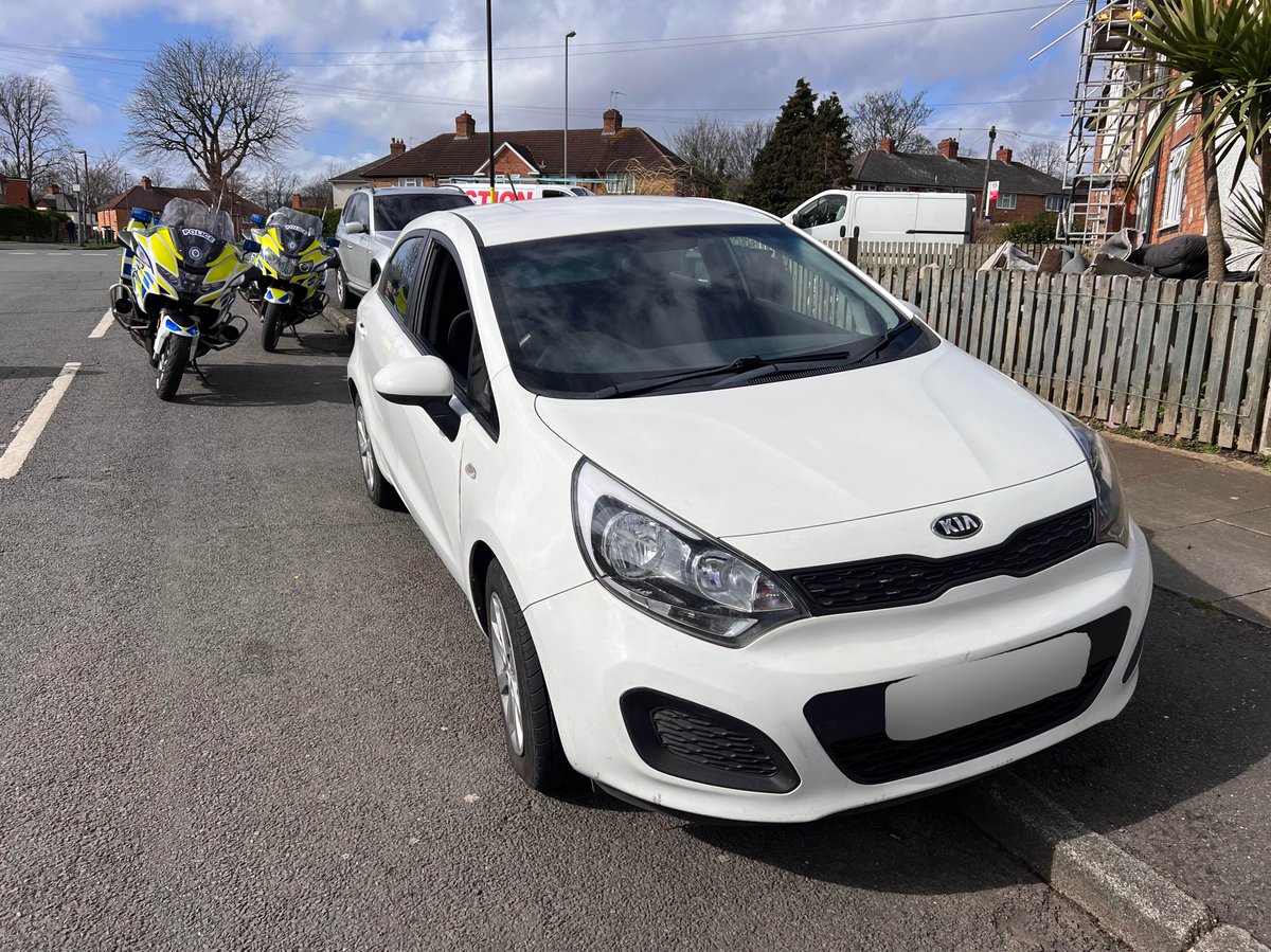 We seize uninsured vehicles all day everyday like this example we stopped in Tyseley. Checks found the driver didn’t have a licence or insurance so the car was seized and the driver will be prosecuted. #DriveInsured @BrumPolice