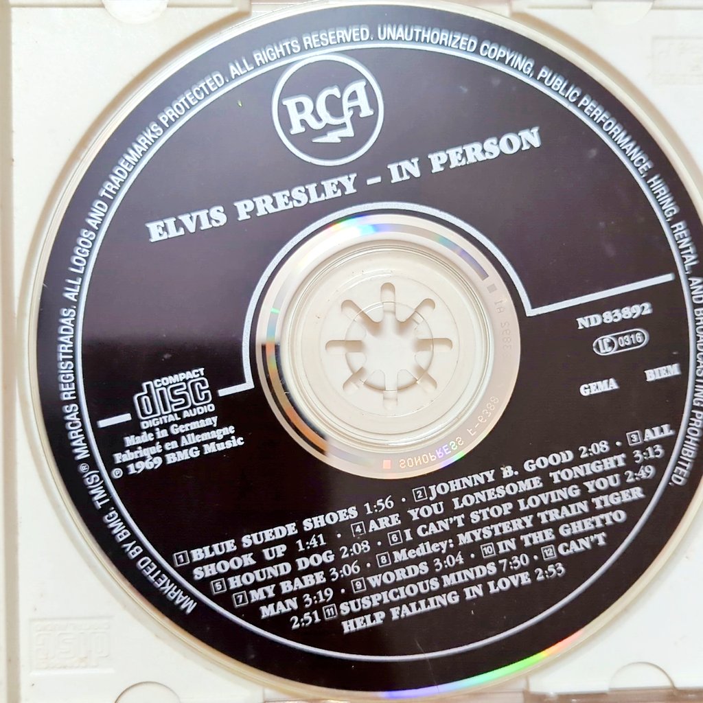 walkman_guy's tweet image. Evening mood 🎶

#ElvisPresley 
In person at the International Hotel Las Vegas, Nevada 

#collection 
#Audiocd 
#collectors
