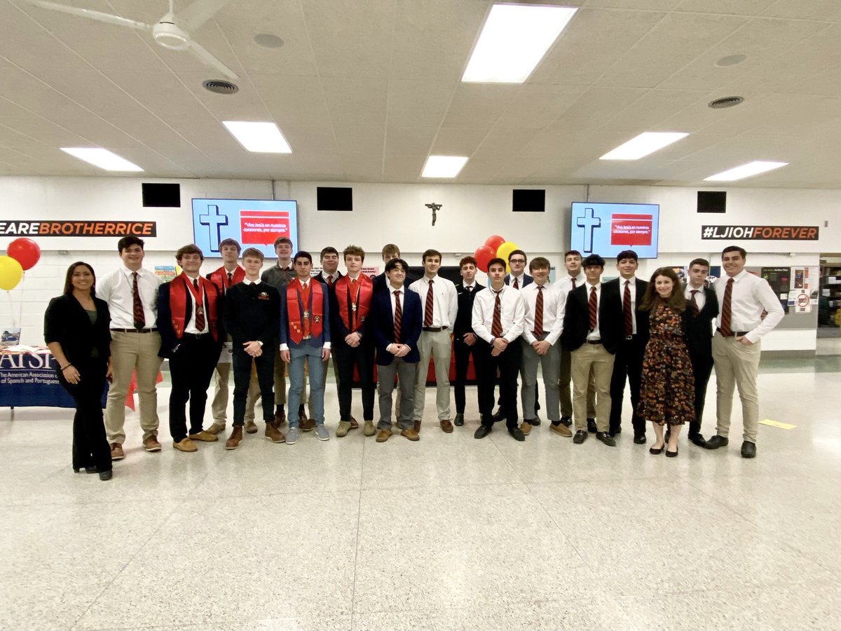 ¡Felicidades a todos!
La Sociedad Honoraria Hispánica inducted 21 new members, awarded “Premios de Honor” to Ryan Frohock, Blake Bluthardt &amp; Pierre Antone, and seniors received their pins. Special thanks to officers Andrew LaBarre, Jake Yono, Ryan Frohock &amp; Luke Fitzpatrick.
