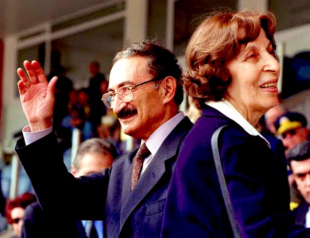 "Biz milliyetçiliği sokak duvarlarına değil, Kıbrıs’ın Beşparmak Dağları’na, Ege’nin derin sularına yazmışız."

~ Mustafa Bülent Ecevit ~