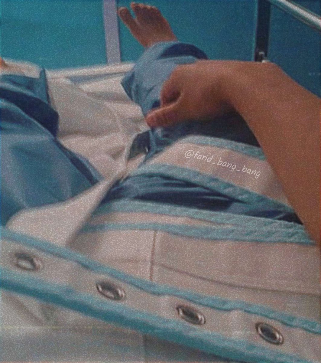 farid_bang_bang's tweet image. #fixierung #klapse #fixierbett 
Fixiert seit. 3 tagen 😞