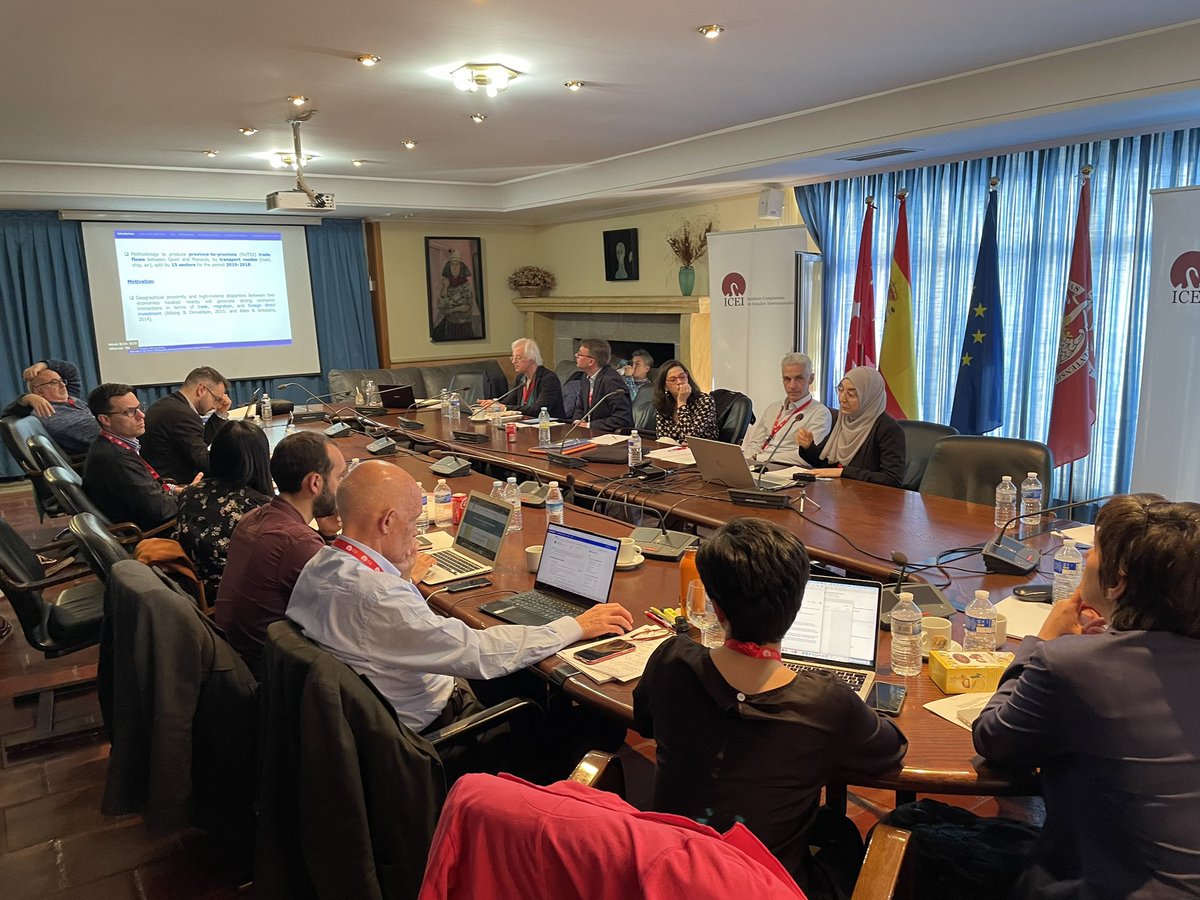 ucm_icei's tweet photo. Concluye este panel con la presentación de Fatima El Khatabi (Universidad Autónoma de Madrid y Universidad de Göttingen), bajo el título “How wide is the Strait? Unveiling the interregional trade between Spain and Morocco”. #CatChainWorkshop #CatChainProject https://t.co/pu2alXBUgu
