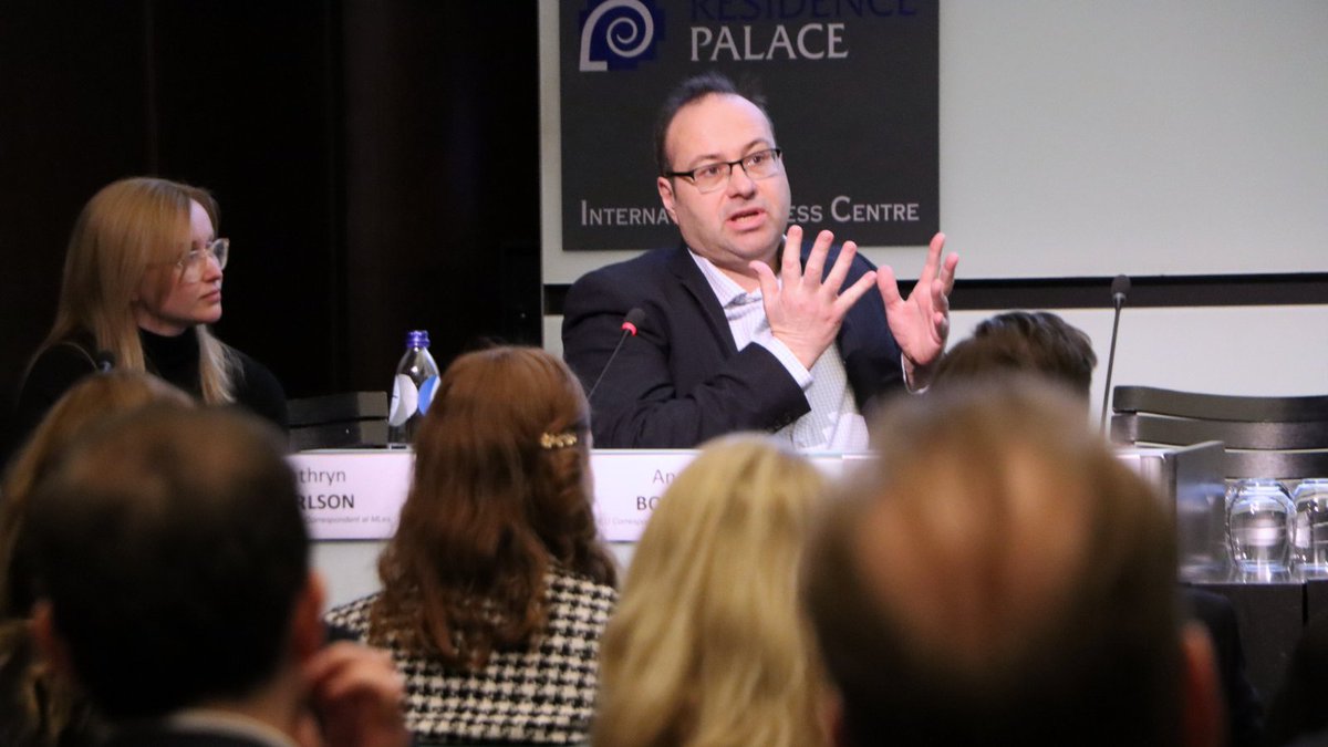 SECNewgateEU's tweet photo. Commissioner @McGuinnessEU rocked as moderator of our stellar panel: @AndyBounds, @KCarlsonJourno, @reutersHuwJ &amp; @suzannelynch1🌟

Many thanks to the attendees for a full house on our first back-in-person #BrusselsCalling 🎤 https://t.co/MMJMOqGU3x