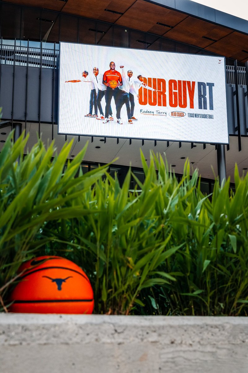 TexasLonghorns's tweet photo. Our Guy RT x @MoodyCenterATX 🤘 https://t.co/CYp9DM7mmi