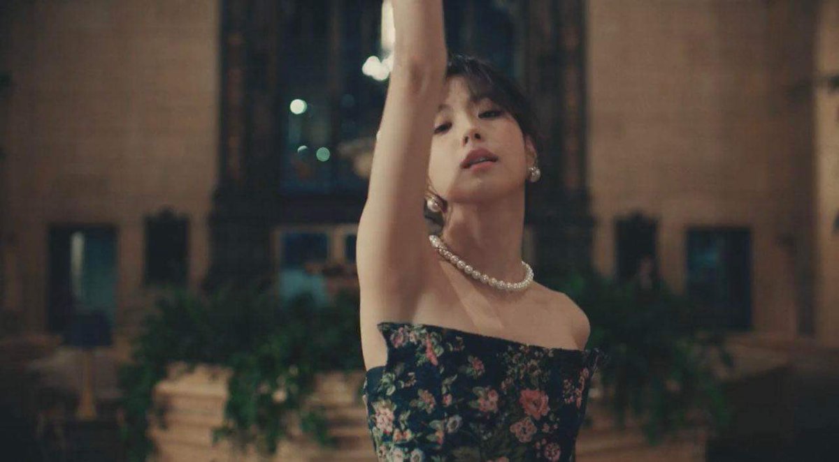HaTran712178's tweet photo. Mê quá đm

FLOWER MV TEASER 
#MEin2Days #FLOWER #JISOO @BLACKPINK https://t.co/hAKlDzlpQ6