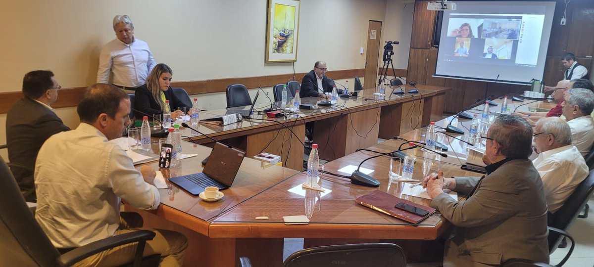 Encabezada por el senador <a href="/srasmusseng/">Stephan Rasmussen</a>, se reúne la Comisión Especial para el estudio de sostenibilidad del Sistema de Jubilaciones y Pensiones del Sector Público. Asisten los legisladores <a href="/jorgequerey/">Dr. Jorge Querey 🔻</a>, <a href="/ovelar_blanca/">Blanca Ovelar Senadora</a> y <a href="/Amadoflorentinc/">Amado Florentín</a>
📍Sala de reuniones de la Bicameral.