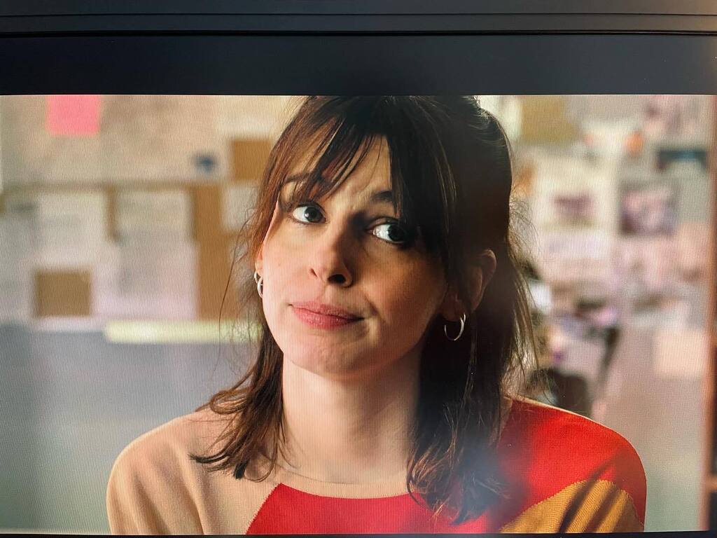 Dans un scénario, on lit souvent « tête de » pour signifier qu’on laisse la liberté au comédien de réagir. En voici un bel exemple ! #hpis3 instagr.am/p/CqVmhsRtzu7/