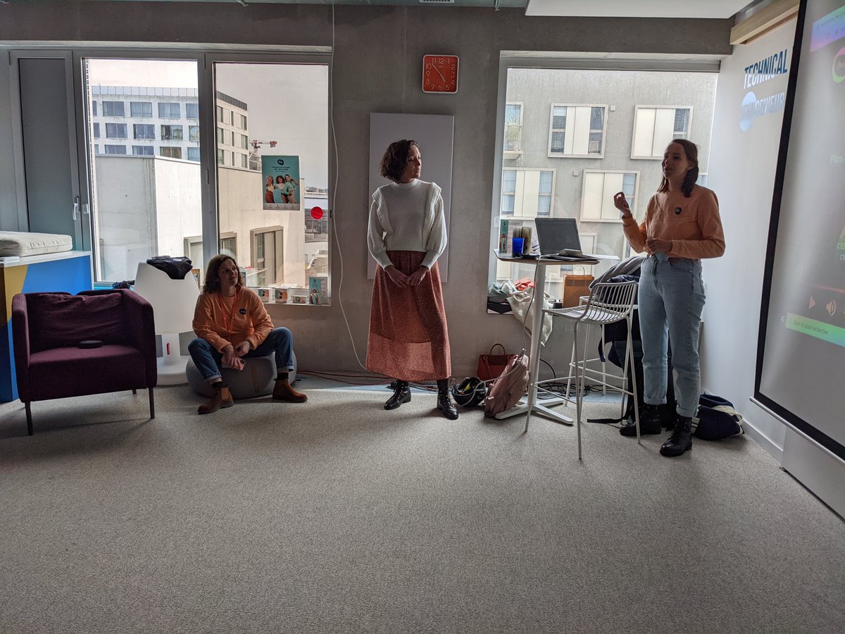 Marine et Clémentine de <a href="/_jho_fr/">jho</a> accompagnées de Laurie, Sophrologue sont venues aujourd'hui dans nos locaux nantais, pour parler d'endométriose et de cycle menstruel.