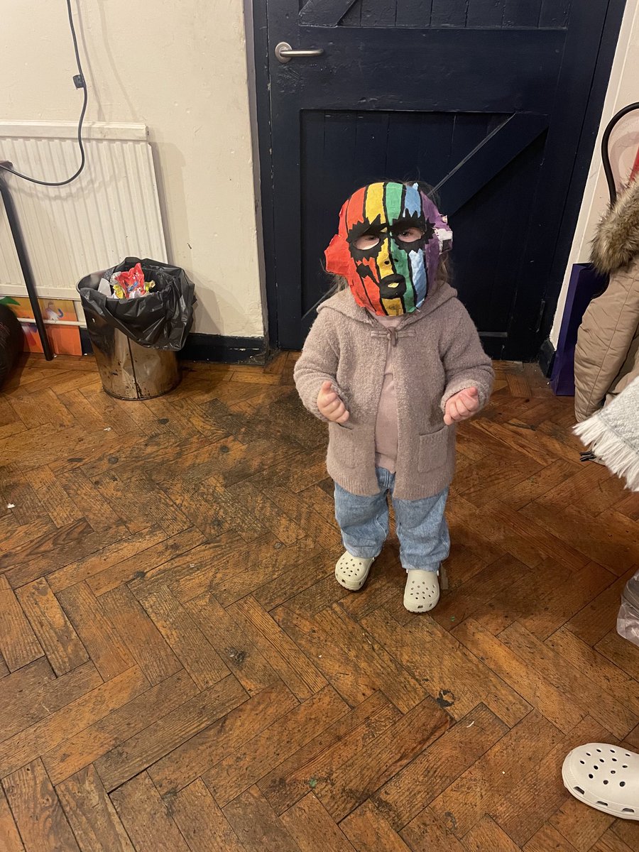WHYCNunhead's tweet photo. Lovely to have a visit from #futuremember Tenyai and her Mum #exmember Tyne today! #familylife #RoleModel #GoodOldDays Tenyai left with one our masks to! #youthwork https://t.co/4fPCJWAfaf