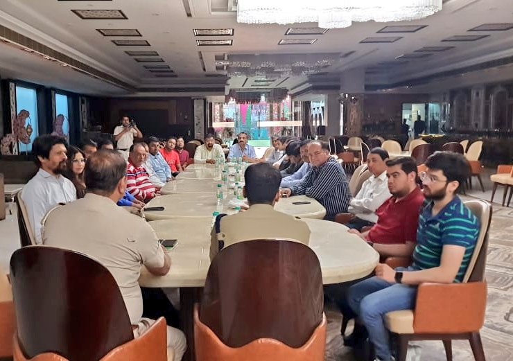 dcp_outernorth's tweet photo. A meeting of Banquet Hall owners of PS Alipur #OuterNorth District was called for revamping security &amp; anti-theft measures by installing CCTV Cameras, deployment of guards, locker facility, deploying verified staff for housekeeping &amp; other security measures.

#DelhiPoliceUpdates https://t.co/pFhq227x5a