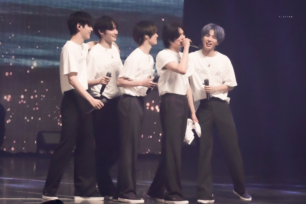 LIVED_TXT's tweet photo. 230325

-txt act:sweet mirage in seoul 

#TOMORROW_X_TOGETHER 
@TXT_members 
#수빈 #SOOBIN #연준 #YEONJUN #범규 #BEOMGYU #태현 #TAEHYUN #휴닝카이 #HUENINGKAI https://t.co/TujWnfY6pp
