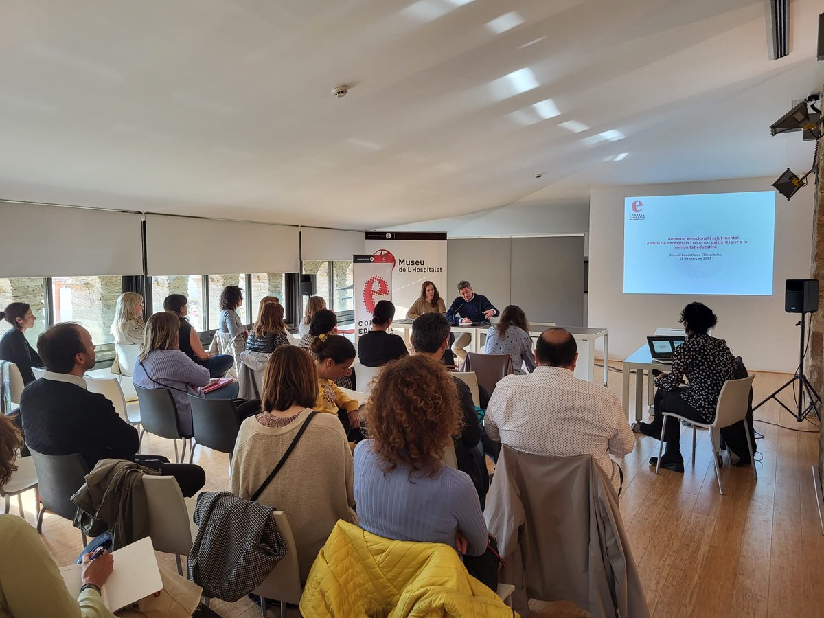 Contribuir a millorar, consolidar i impulsar l'educació és l'objectiu del Consell Educatiu de #LHospitalet, integrat pels diferents agents de la comunitat educativa, que avui és reuneix a L'Harmonia.
#EducacióLH