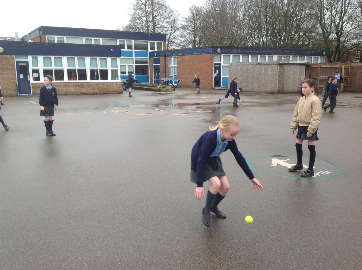 Class11AD's tweet photo. Class 11 doing their throwing and catching themed personal challenge #wlsp https://t.co/vPWSrwcHjA
