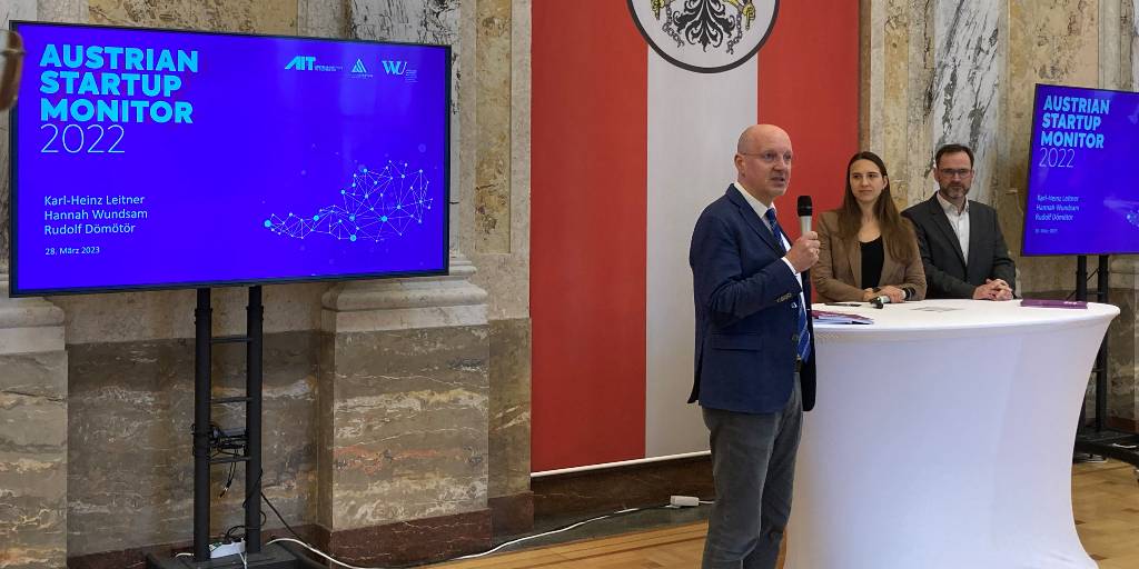 Fast jeden Tag ein neues Startup in Österreich. Austrian Startup Monitor 2022 erschienen. Diesmal mit den Spezialthemen Migration &amp; Internationalisierung. Ö größte #Startup Studie zum Download austrianstartupmonitor.at
 #innovationsystems <a href="/ZahradnikGeorg/">Georg Zahradnik</a> <a href="/HannahWundsam/">Hannah Wundsam</a> <a href="/inno_motor/">Rudolf Dömötör</a>