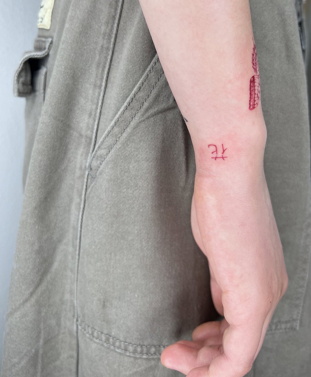 _nanyeon's tweet photo. Lettering 

#tattoo #colortattoo #lettering #chineselettering #redtattoo #finetattoo #minitattoo #seoultattoo #tokyotattoo #bkktattoo #latattoo #nyctattoo #東京 #東京タトゥー #タトゥー #タトゥー女子 https://t.co/HkUWNR5UvZ