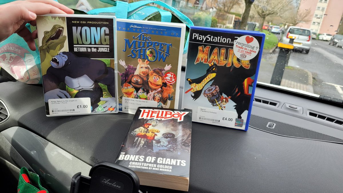 Some pickups today from #cex #charityshops 

#hellboy #book #muppets #jimhenson #ps2 #videogame #ps2game #kong #DVD