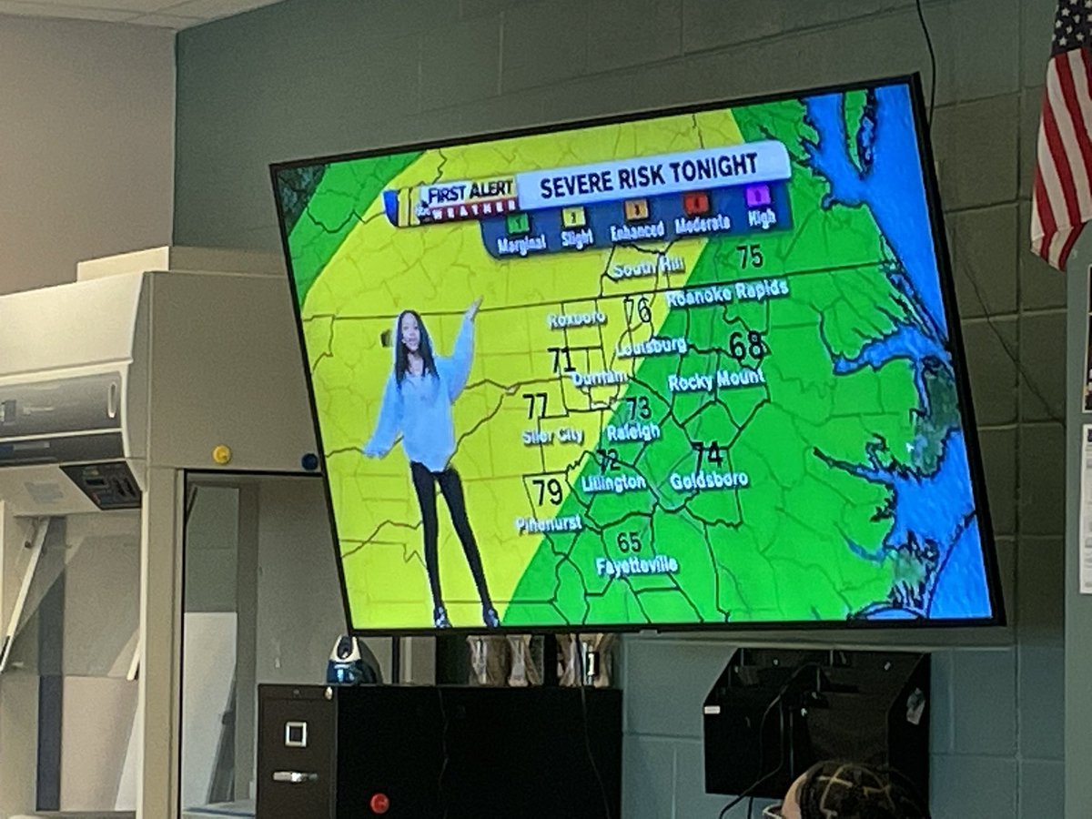 So pumped to be invited to watch <a href="/MonarchsNHS/">NHS Monarchs</a> Mr. Greens Ss <a href="/CanvaEdu/">Canva Education</a> weather reports! These are incredible! Did a quick tutorial of what’s possible and they always go above and beyond! #onslowdlt