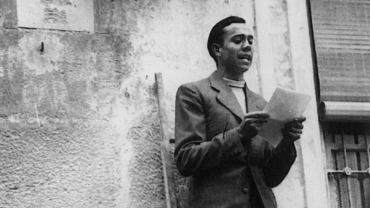 FonsiLoaiza's tweet photo. Hoy hace 81 años fallecía Miguel Hernández en las cárceles franquistas. Conviene no olvidar que Almeida del PP retiró sus versos del memorial en Madrid. Como decía el poeta comunista a los fascistas: "Queréis ocultar la infamia, pero el color de cobardes no se os irá de la cara" https://t.co/JOmf6PWkbZ