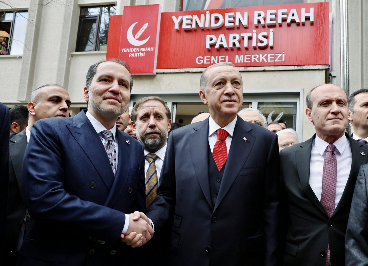 erbakanfatih's tweet photo. Cumhurbaşkanımız Sn. Recep Tayyip Erdoğan Yeniden Refah Partimize ziyarette bulundular. Nazik ziyaretlerinden dolayı şükranlarımızı sunuyoruz. https://t.co/iiUA12mIvu