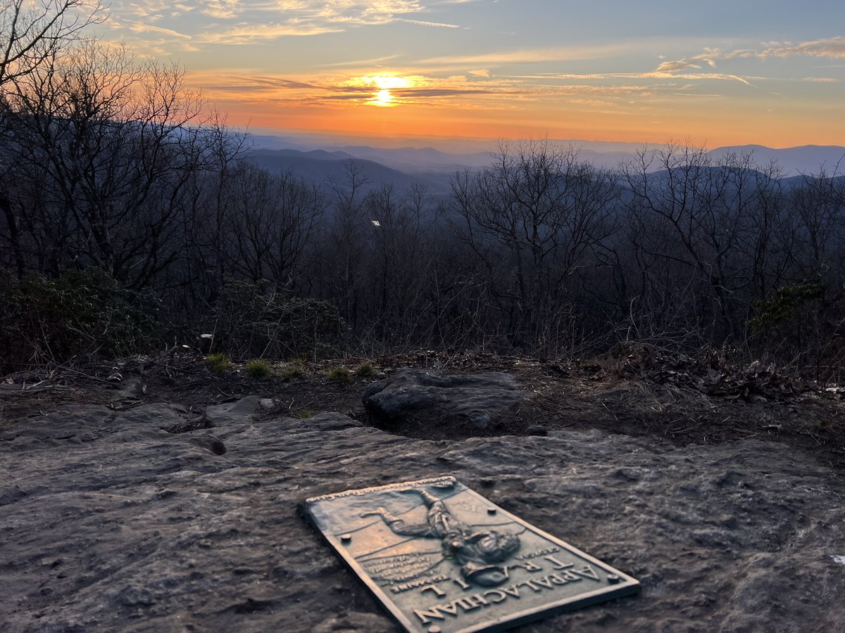 HellenicVibes's tweet photo. Yes hello, I am back! Apologies for Twitter break.

Taking advice from @bronzeagemantis, @RizomaSchool, and other friends I have decided that instead of dying in Donbas I go for small walk in the woods — any US mutuals who want to hike from Georgia to Maine with me pls DM! https://t.co/x6mCA6enJs