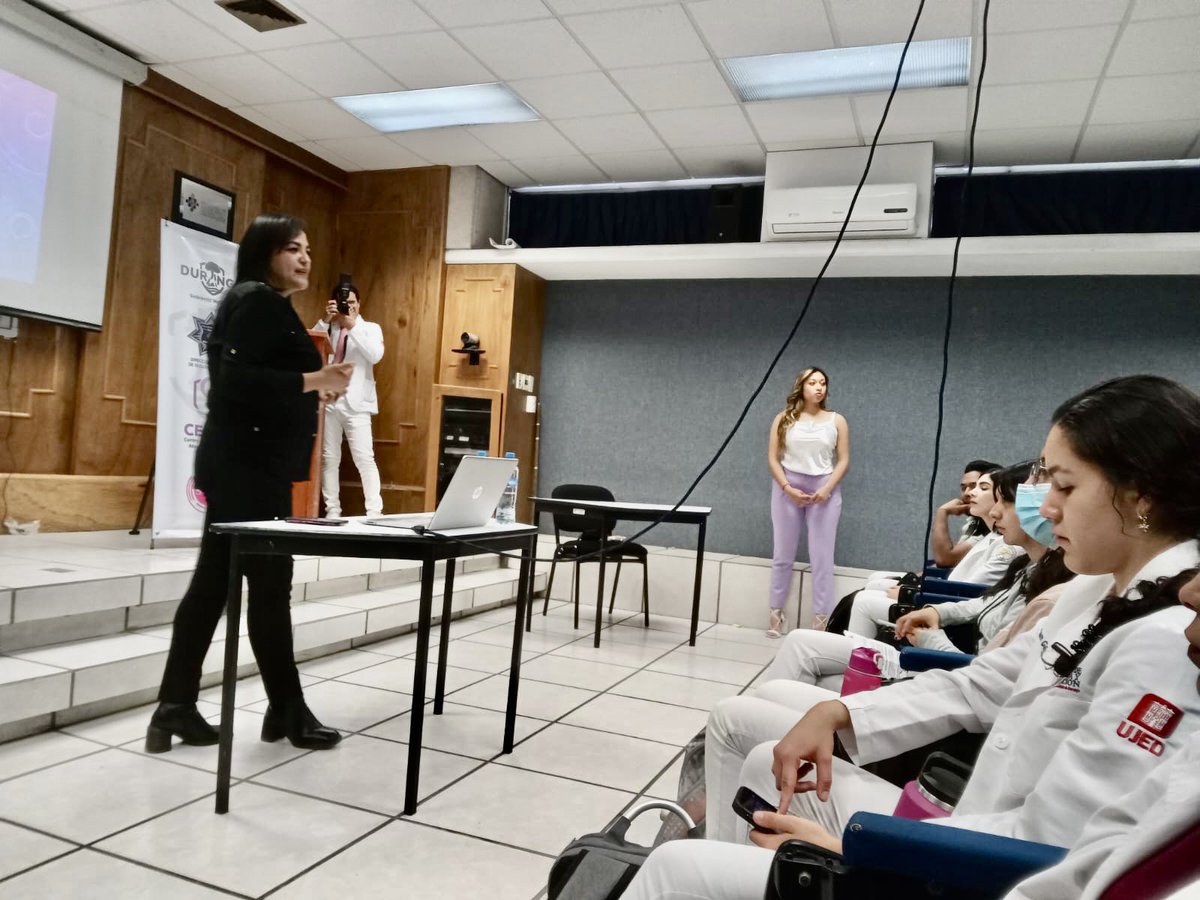 DMSPDGO's tweet image. #Seguras llega a la Facultad de Medicina y Nutrición con plática de concientización sobre la prevención de la violencia impartida por el equipo multidisciplinario que conforman el Centro de Prevención y Atención a la Mujer. #DMSP #CEPAM 💜