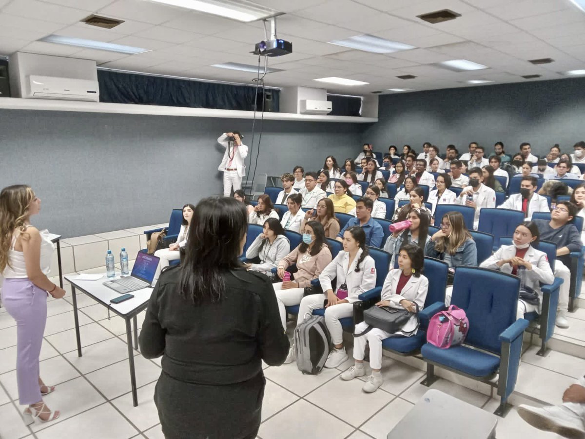 DMSPDGO's tweet image. #Seguras llega a la Facultad de Medicina y Nutrición con plática de concientización sobre la prevención de la violencia impartida por el equipo multidisciplinario que conforman el Centro de Prevención y Atención a la Mujer. #DMSP #CEPAM 💜