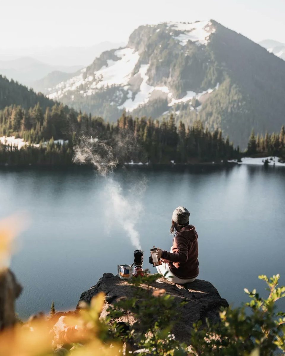 Now THAT'S one (the best) way to enjoy a Tuesday morning coffee. // Photo by: @rivryan // Location: The Pacific Northwest 
#kuhl #borninthemountains #kuhlclothing #outdoors