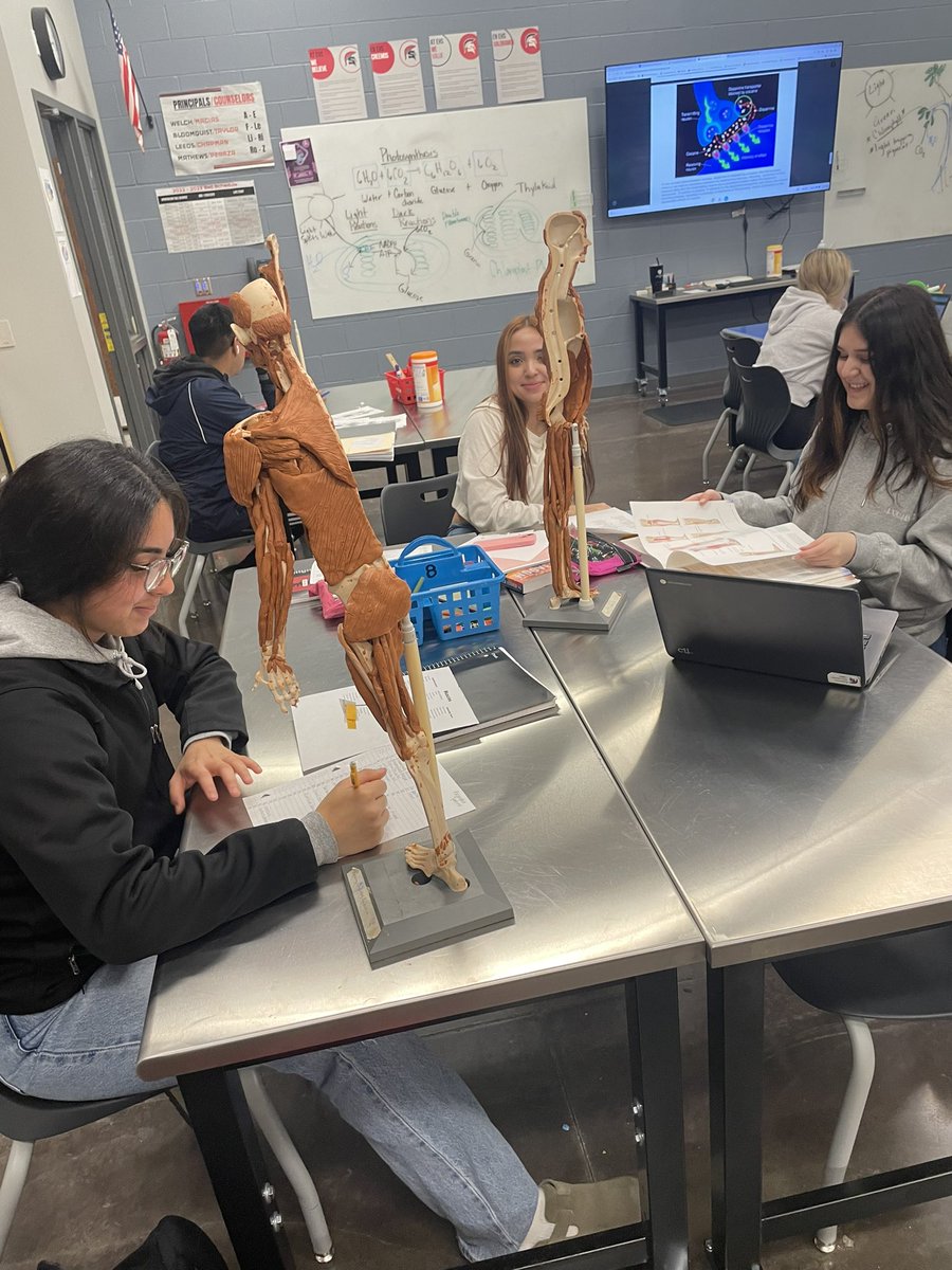 erica_huggard's tweet photo. Join me @EmporiaHighSchool! We are hiring a science teacher! Apply at https://t.co/E8A5teOsgm 
We have a brand new science wing with incredible learning spaces! Come be a part of my supportive team!! https://t.co/5seAChiG4X