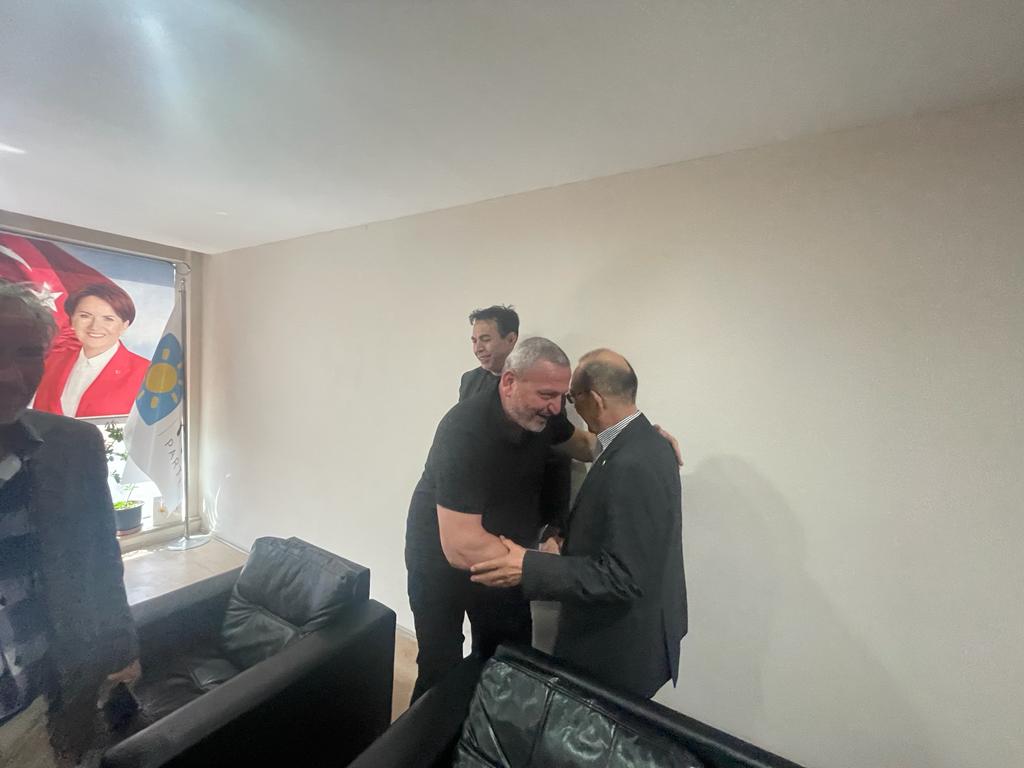 mehmetbasarantr's tweet photo. İYİ Parti Döşemealtı İlçe Başkanlığımızı ziyaret ederek İlçe Teşkilatımız ile bir araya geldik.

Misafirperverliklerinden dolayı İlçe Başkanımız Ali Özbey ve İlçe Yöneticilerimize çok teşekkür ederim. + https://t.co/YmxE1pgdPE