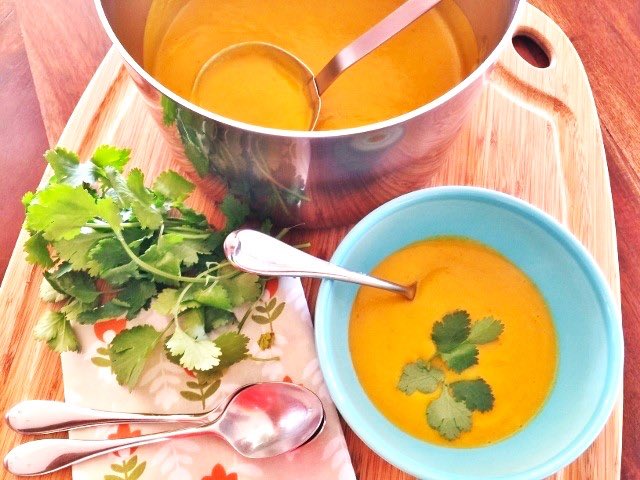 Carrot Coconut Curry Soup! A springtime favorite to get you through the rainy days! 

genabell.com/carrot-coconut…
#Soup #carrotsoup #vegetarian #springfood