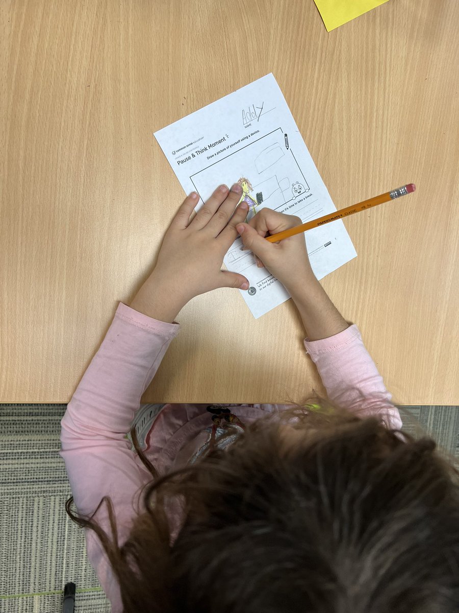 RES_RSSS's tweet photo. Kindergarteners had their second Digital Citizenship lesson today and talked about how hard it is to take a break when you are having fun using technology.  They practiced “pausing for people” and understanding the emotions they may feel when told to take a technology break. https://t.co/6BOiaiEewn