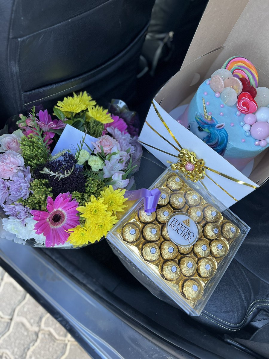 My friend tasked me to suprise his girl and this man is all the way in a different continent 🥰the point is  if he wants to he will irregardless of the distance or whatever 📌