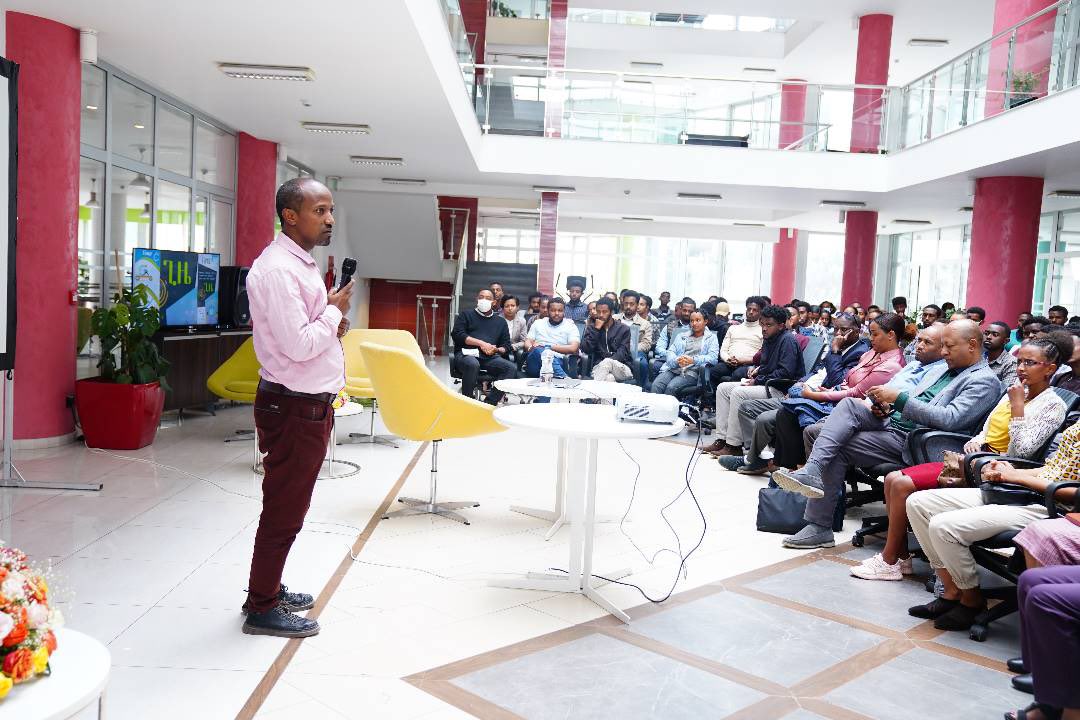 DanEnergyET's tweet photo. ስራ 

ምግብን ወደን እንደምንመገበው ስራንም ወደን የምንሰራው ሊሆን ይገባል:: 
ስራ ችግር መፍቻ ነው::
ብዙ ችግር ባለበት ብዙ ስራ አለ::
#ስራ አጥ #የሚሰራው  አጥ #የሚ-ሰራ አጥ #ሰሪ አጥ
@Jobs_FDRE https://t.co/FHR1gSDeAc