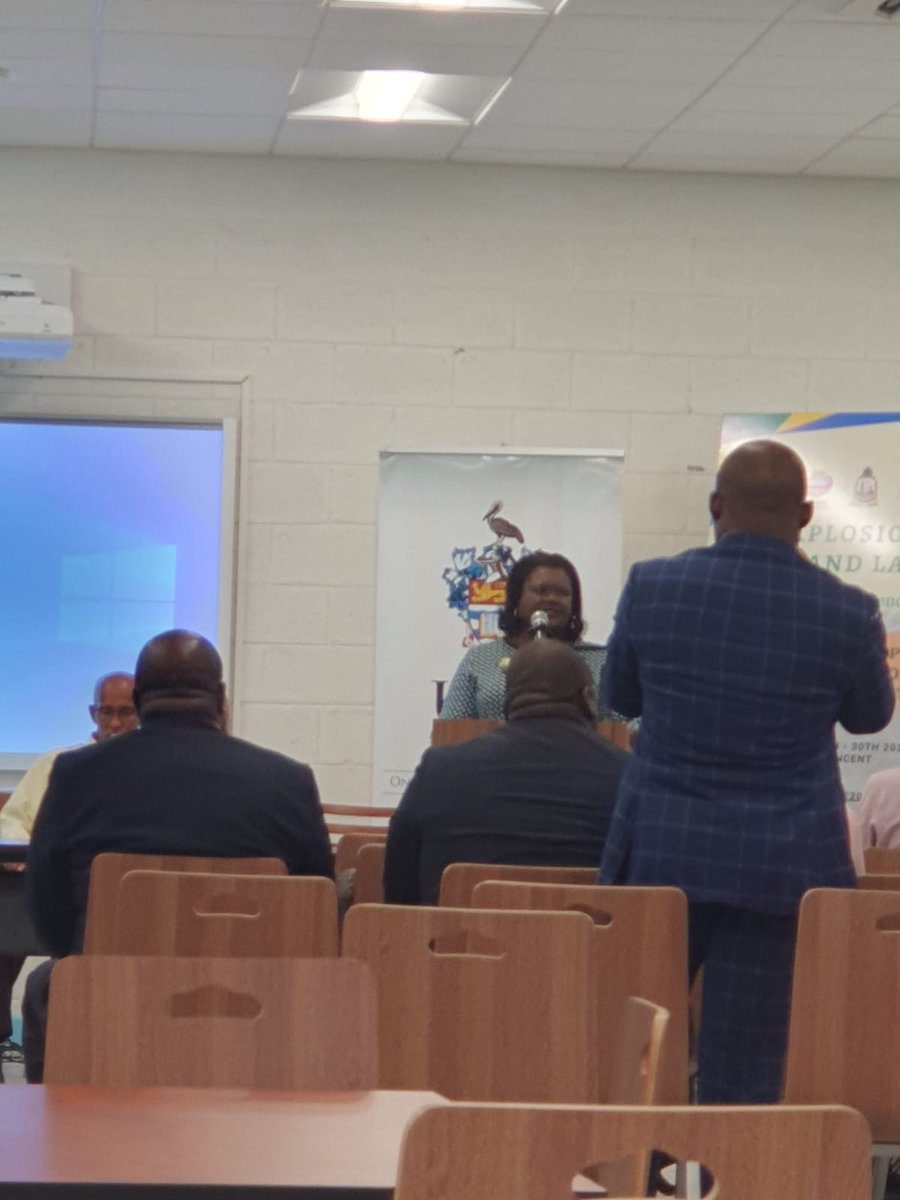 Now happening in St. Vincent. Workshop on hazard and risk communication in the Eastern Caribbean in partnership with <a href="/VDAP_USGS_OFDA/">VDAP</a> &amp; <a href="/NEMOSVG/">NEMO SVG</a>. All regional disaster management personnel have been invited and interesting sessions are planned! #volcanoes #partnership #learning