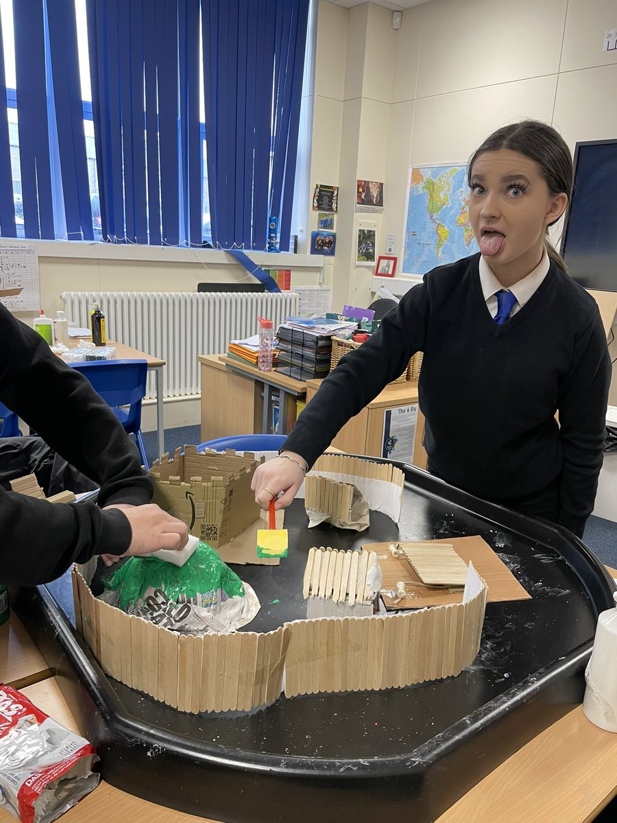 AliciaHill_CCA's tweet image. History fun with KS3! The students have been working very hard to design and complete their amazing castle! They combined features from their favourite types of castles, Motte and Bailey and Stone Keep Castles! #historyfun #loveoflearning @Head_CCA @DeputyHead_CCA