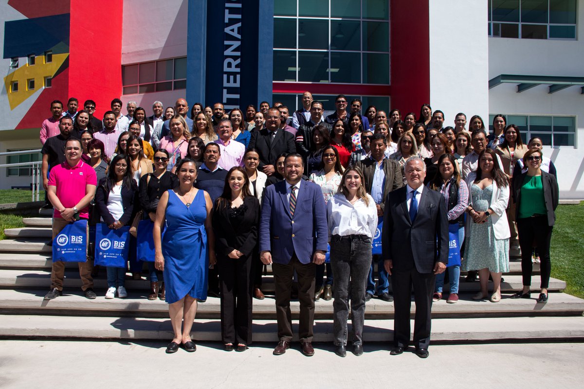 Mary García Arenas, directora gral. del Cecytea agradece a <a href="/FHerreraAvila/">Fernando Herrera</a>, rector de la UTMAT por el recibimiento para con nuestro personal académico con el objetivo de que conocieran la oferta educativa de prestigiada institución en el estado. 
#ElGiganteDeMéxico