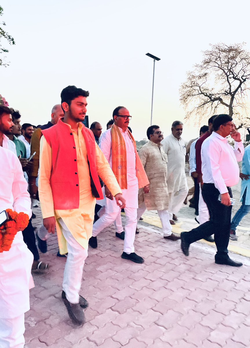SamarthDwivedii's tweet photo. आज उत्तर प्रदेश सरकार के #उपमुख्यमंत्री माननीय 
#श्री_ब्रजेश_पाठक_जी का वीर भूमि महोबा नगर आगमन पर आपका हार्दिक स्वागत वंदन अभिनन्दन।
@brajeshpathakup https://t.co/8M0pxozFcm