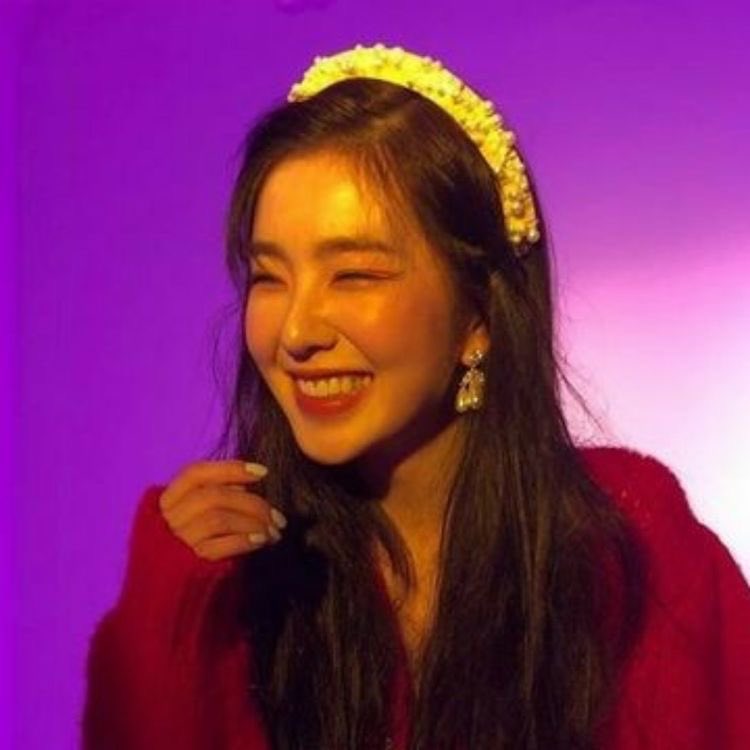 Koreaboo's tweet photo. Happy Birthday to Red Velvet’s beautiful leader, Irene! 🎂
We hope you know how much you are loved by ReVeluvs everywhere! Thank you for being such a inspiration to fans and we wish you nothing but health and happiness 💖 
#ItsReneBaeDay
#아이린_생일축하_자신있나 https://t.co/jFugP4wZBN